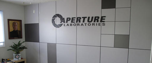 Фанат превратил свой офис в комнату ожидания Aperture Labs